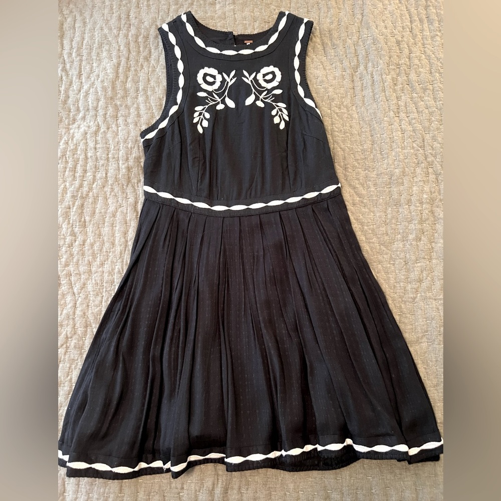 Free People Embroidered Sundress- Black and White- Size 4